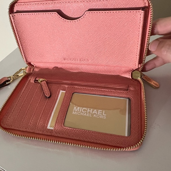 Micheal Kors Wallet - Picture 2 of 5